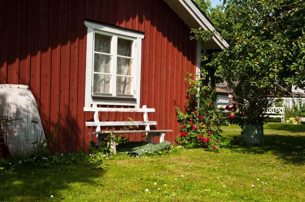 Hotel Pensionat Granparken Norrtälje Exterior photo